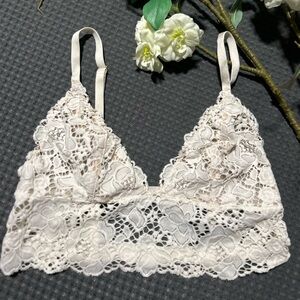 Victoria's Secret Floral Lace Bralette in Cream